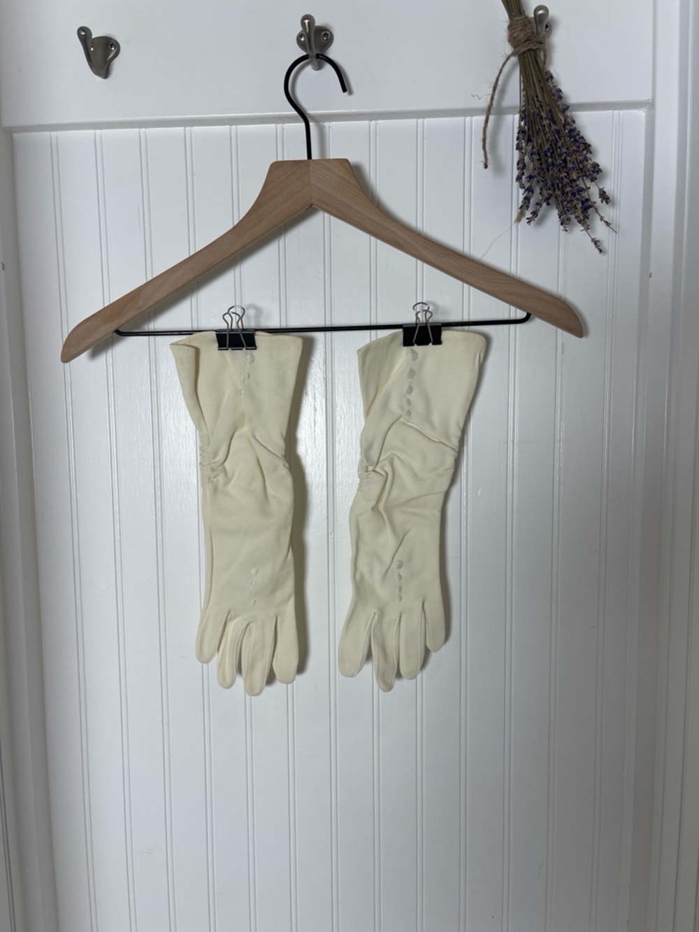 Cream Vintage Opera Gloves